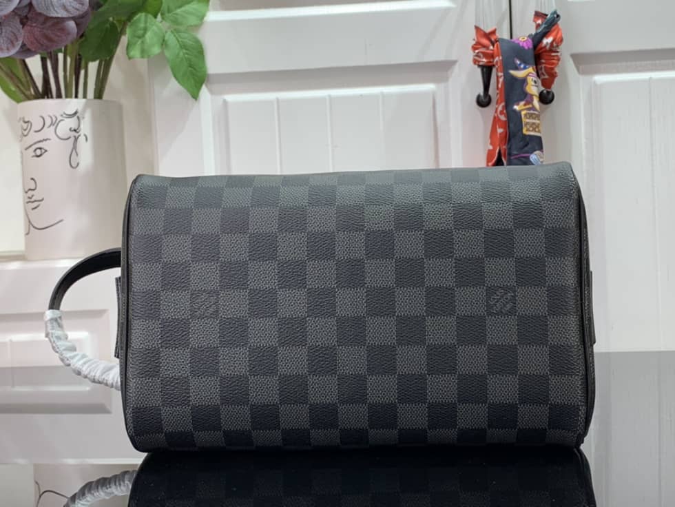 Louis Vuitton Dopp Kit Toilet Pouch Monogram Canvas M44494 Replica - DEEPREPS