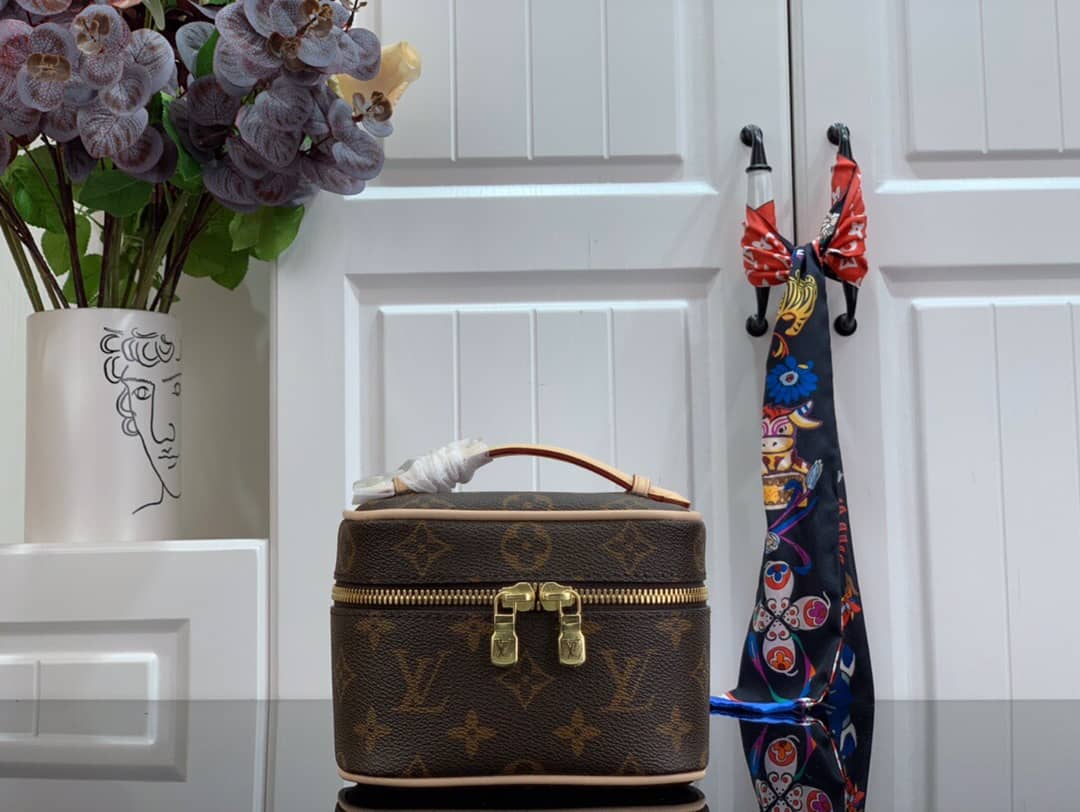Louis Vuitton Mini Monogram Canvas Beauty Case Replica M44496 - DEEPREPS