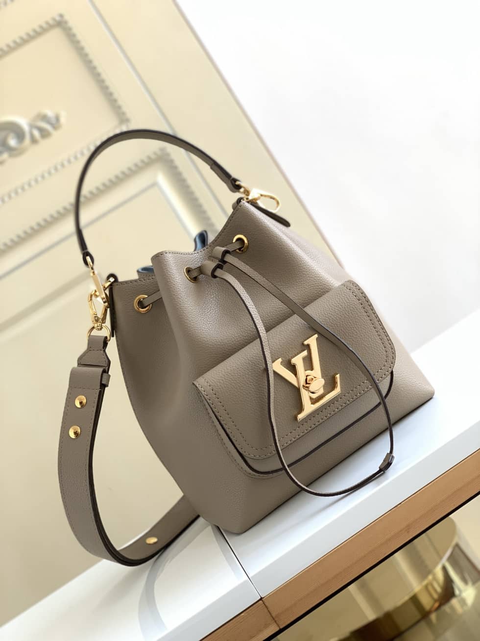 Louis Vuitton Lockme Grained Calf Leather Greige M57688 Replica Bucket Bag - DEEPREPS