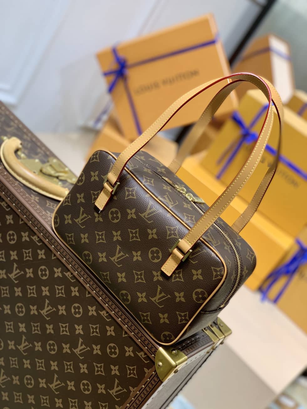 Louis Vuitton Monogram Cite MM M51182 Replica Shoulder Bag - DEEPREPS