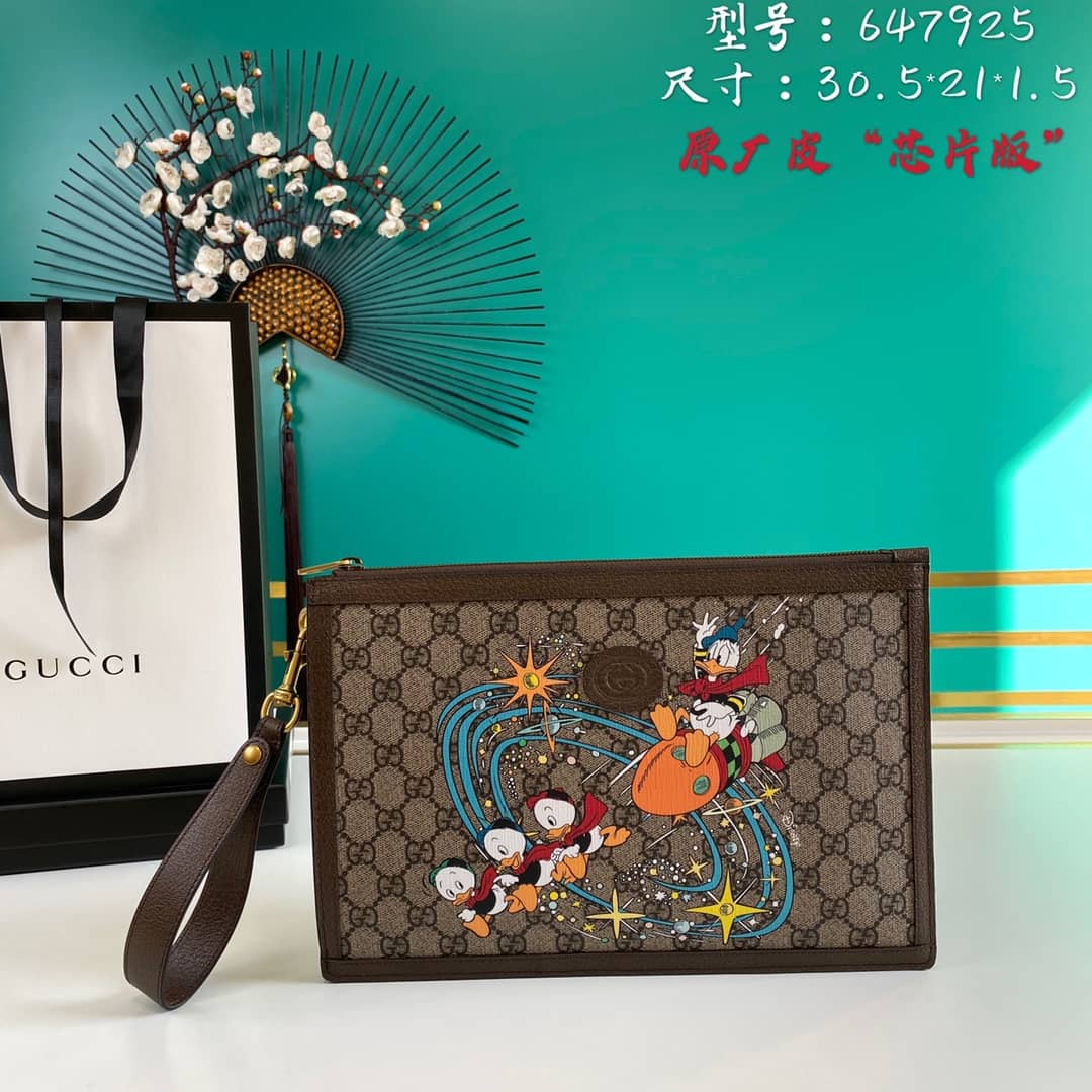 Gucci Disney GG Supreme Clutch Replica 647925 - DEEPREPS