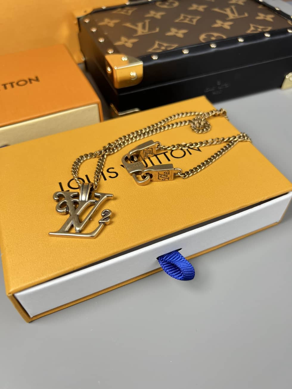 Wholesale Louis vuitton Logo Necklace - DEEPREPS