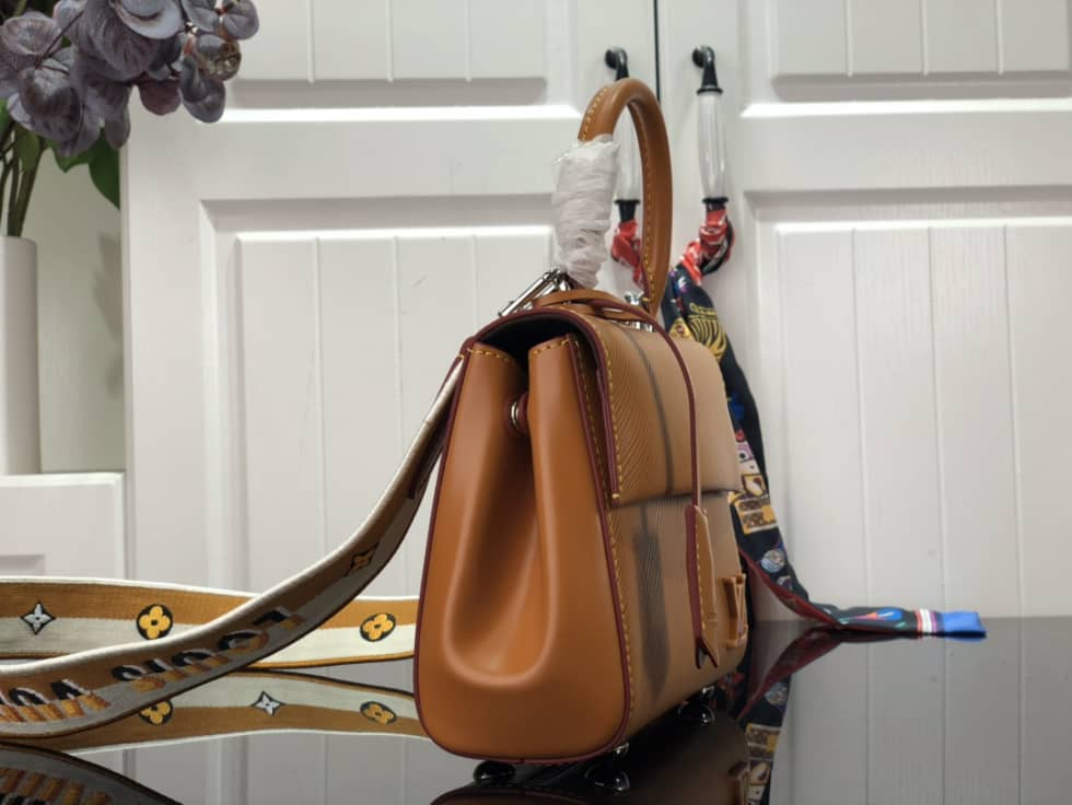 Louis Vuitton Cluny Mini Epi Leather M58928 Replica Shoulder Bag - DEEPREPS