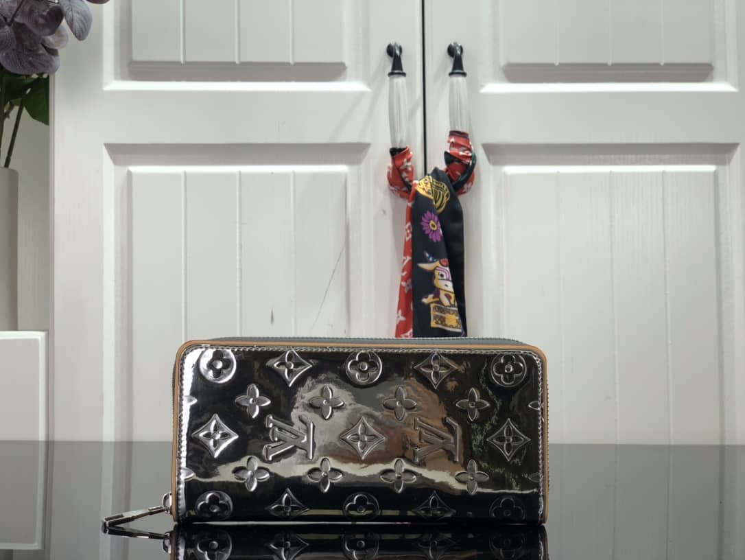 Louis Vuitton Monogram Mirror Zippy Wallet Replica M80808 - DEEPREPS