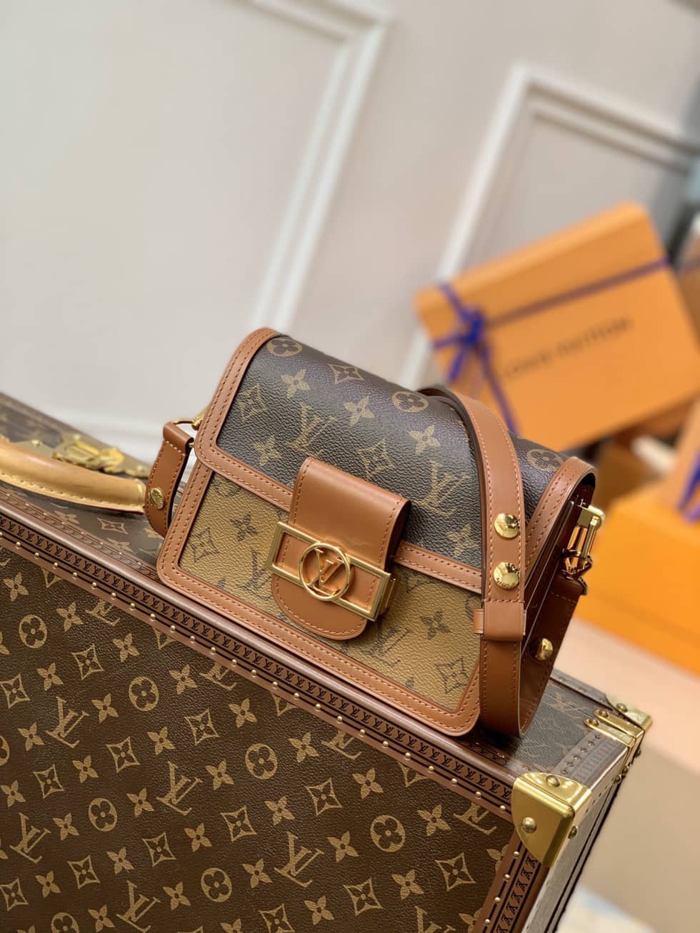 Louis Vuitton Monogram Reverse Mini Dauphine M44580 Replica Crossbody Bag - DEEPREPS
