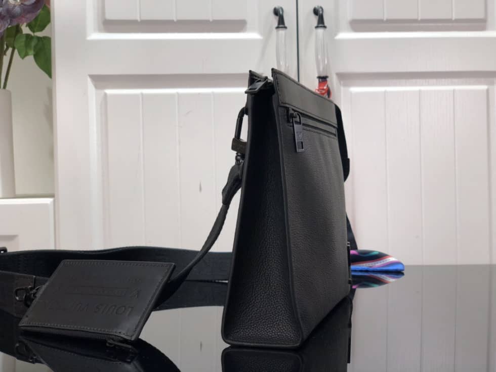 Louis Vuitton Aerogramme Messenger Voyage M59329 Replica - DEEPREPS