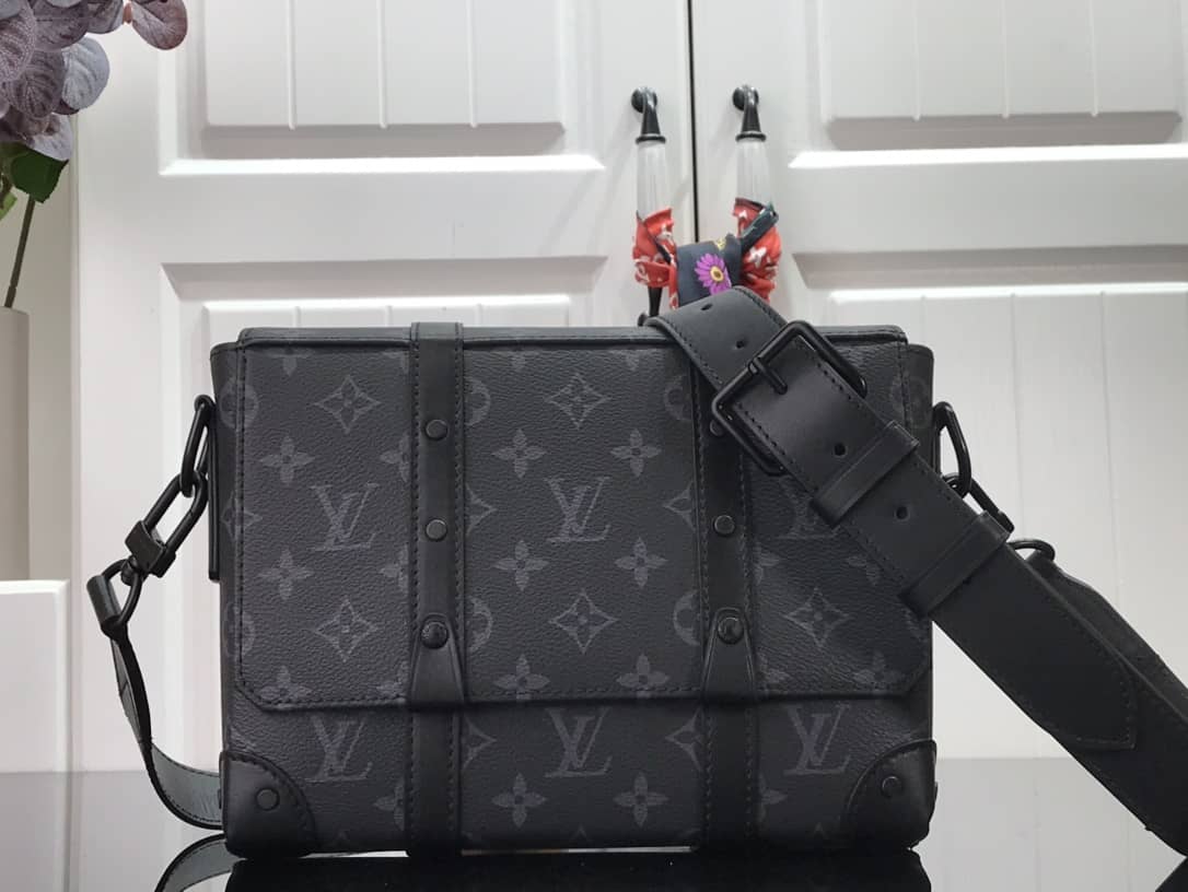 Louis Vuitton Monogram Eclipse Coated Canvas Trunk Messenger Bag Replica M45727 - DEEPREPS
