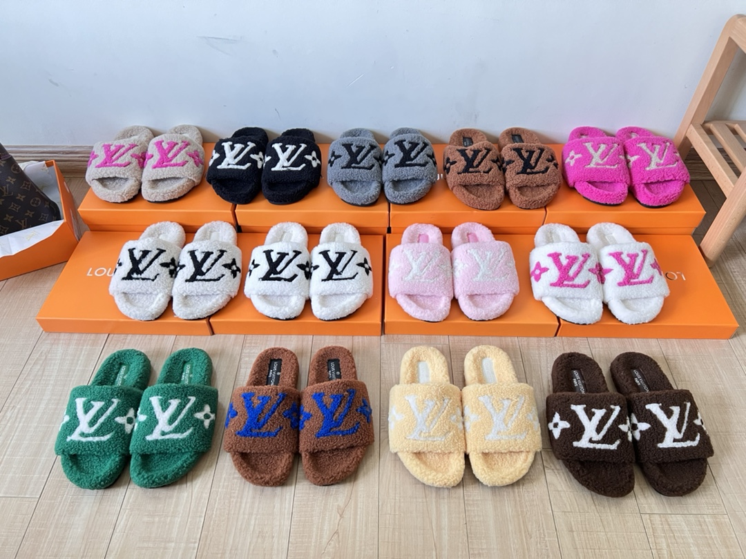 LOUIS VUITTON lamb plush sandals - DEEPREPS