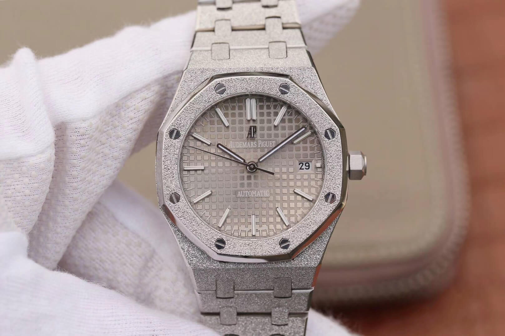 Replica Audemars Piguet Royal Oak 15454BC.GG.1259BC.01 1:1 Best Edition Rhodium Dial - DEEPREPS