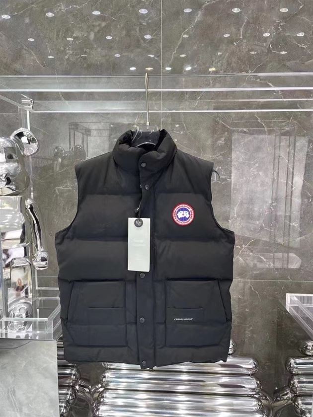 CANADA GOOSE FREESTYLE QUILTED ARTIC-TECH GILET   CN11 - DEEPREPS