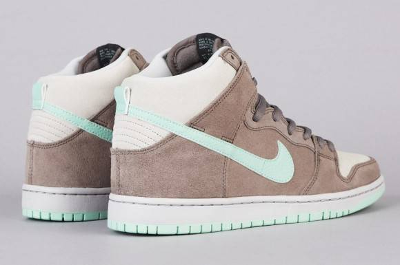 Dunk High Pro SB  Soft Grey  305050-030 - DEEPREPS