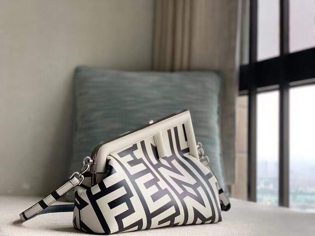 FENDI FIRST MIDI TWO TONE NAPPA LEATHER FENDI BY MARC JACOBS BAG   F044 - DEEPREPS