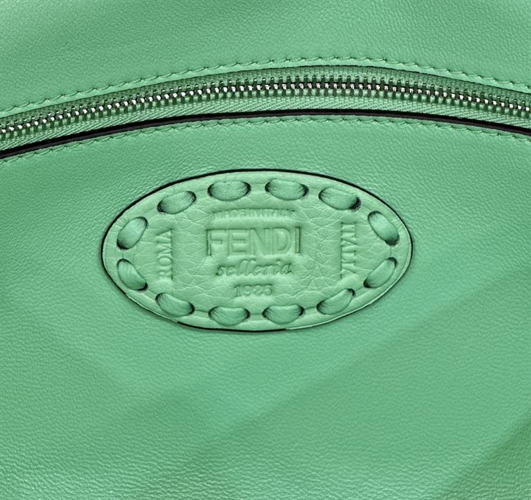 FENDI BAGUETTE GREEN SELLERIA BAG WITH OVERSIZE TOPSTITCHING   F031 - DEEPREPS