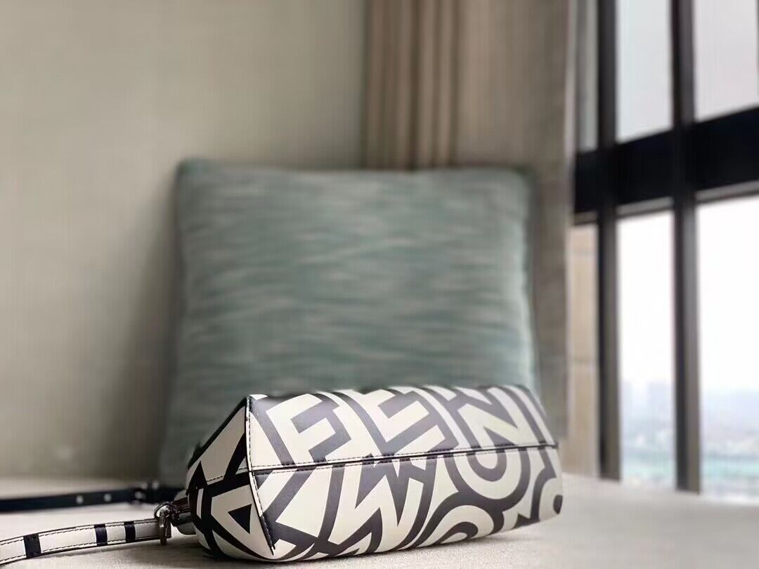 FENDI FIRST MIDI TWO TONE NAPPA LEATHER FENDI BY MARC JACOBS BAG   F044 - DEEPREPS