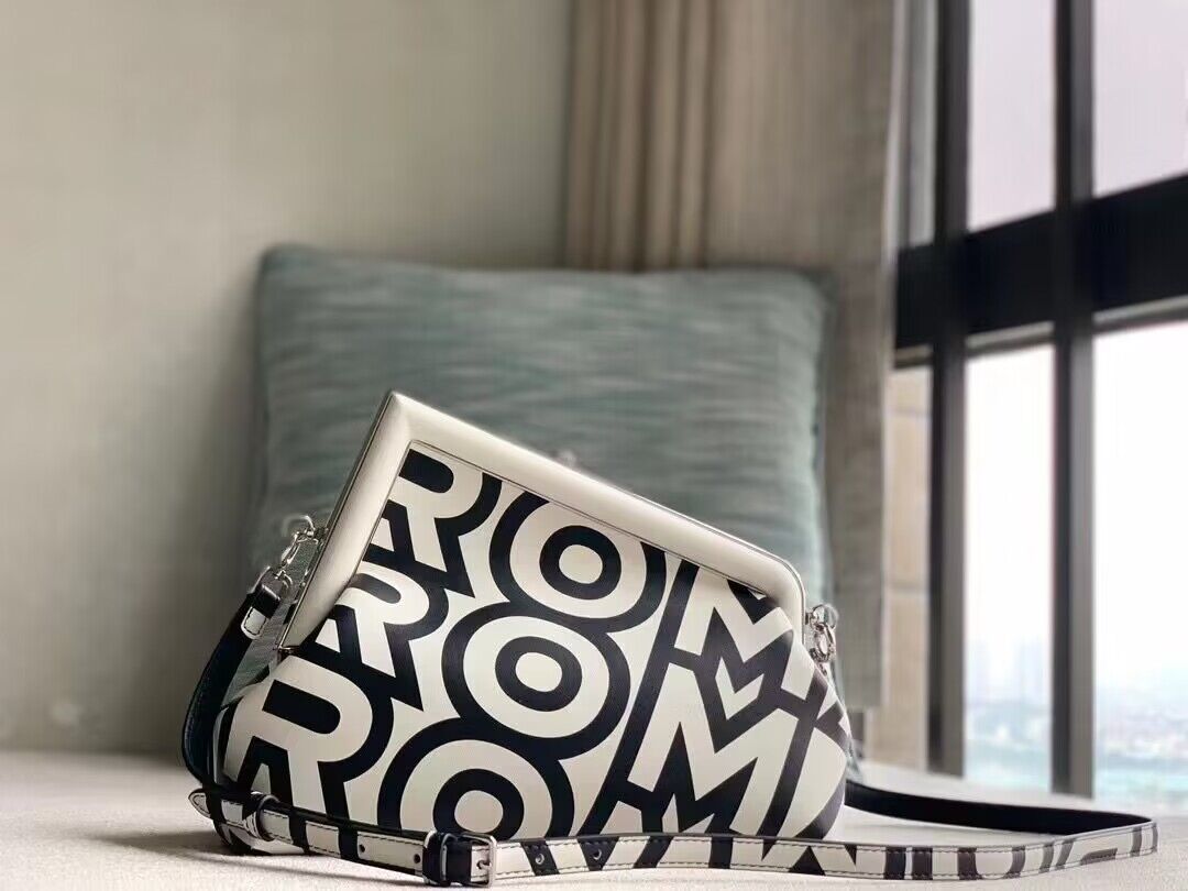 FENDI FIRST MIDI TWO TONE NAPPA LEATHER FENDI BY MARC JACOBS BAG   F044 - DEEPREPS