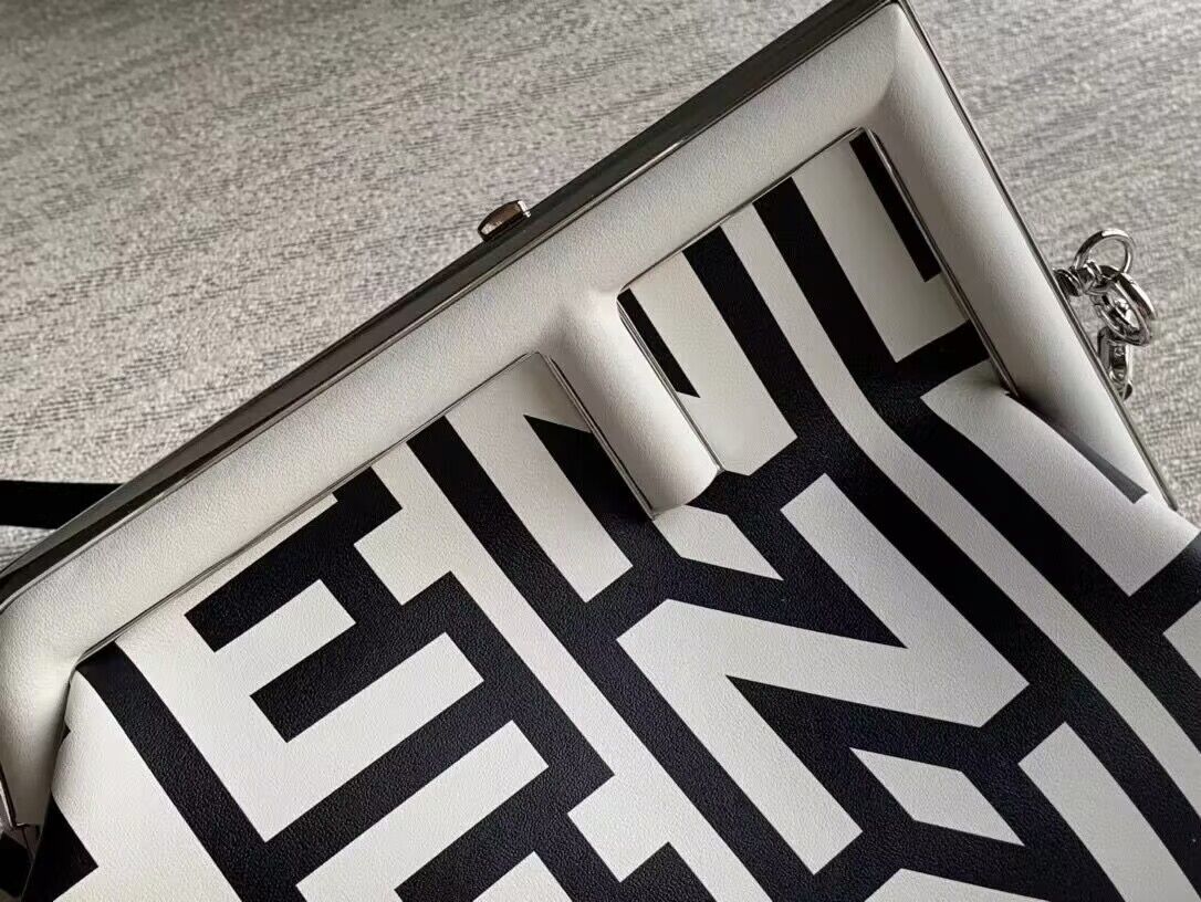 FENDI FIRST MIDI TWO TONE NAPPA LEATHER FENDI BY MARC JACOBS BAG   F044 - DEEPREPS