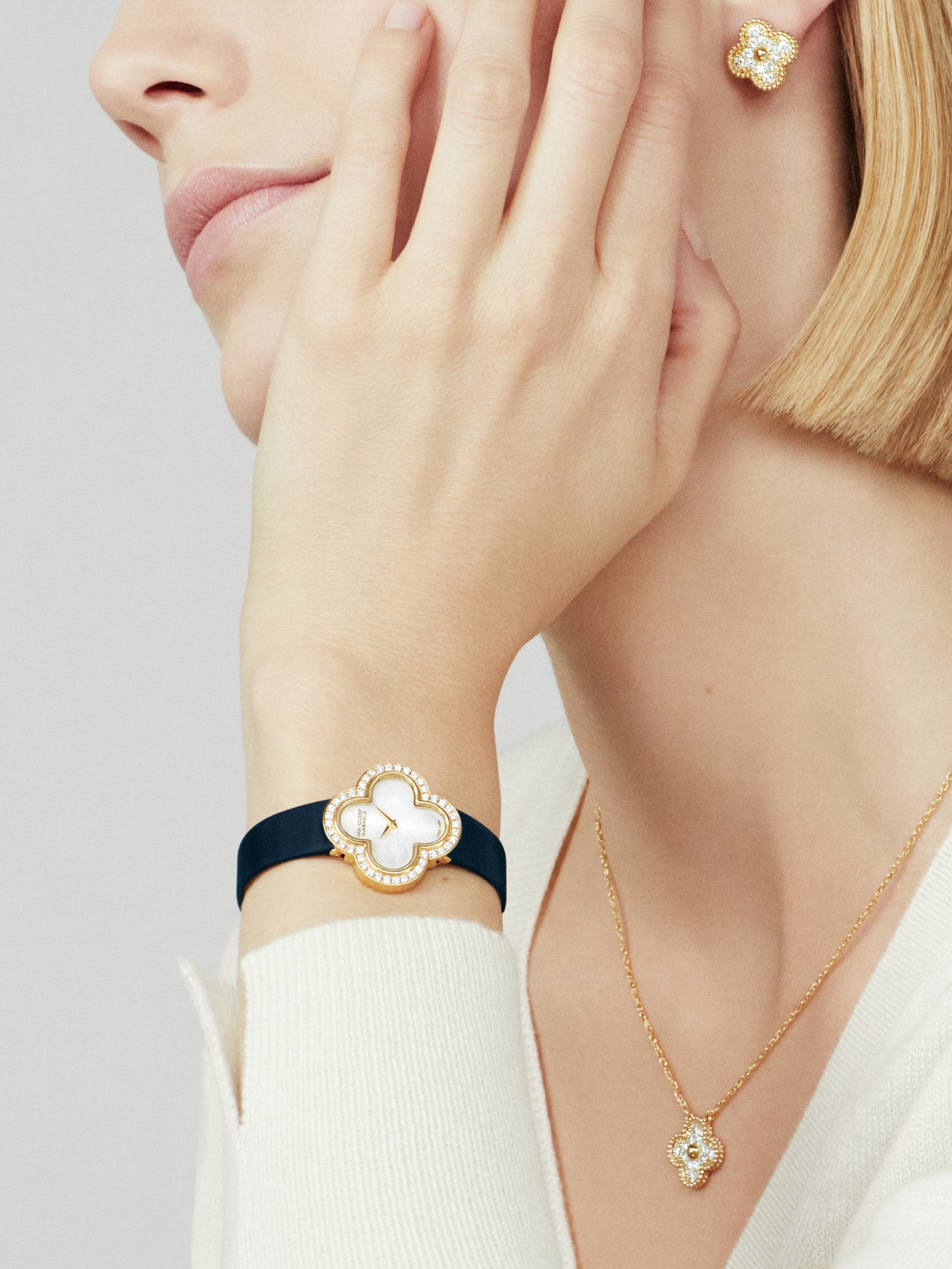 (middle) Vintage Alhambra earrings - DEEPREPS