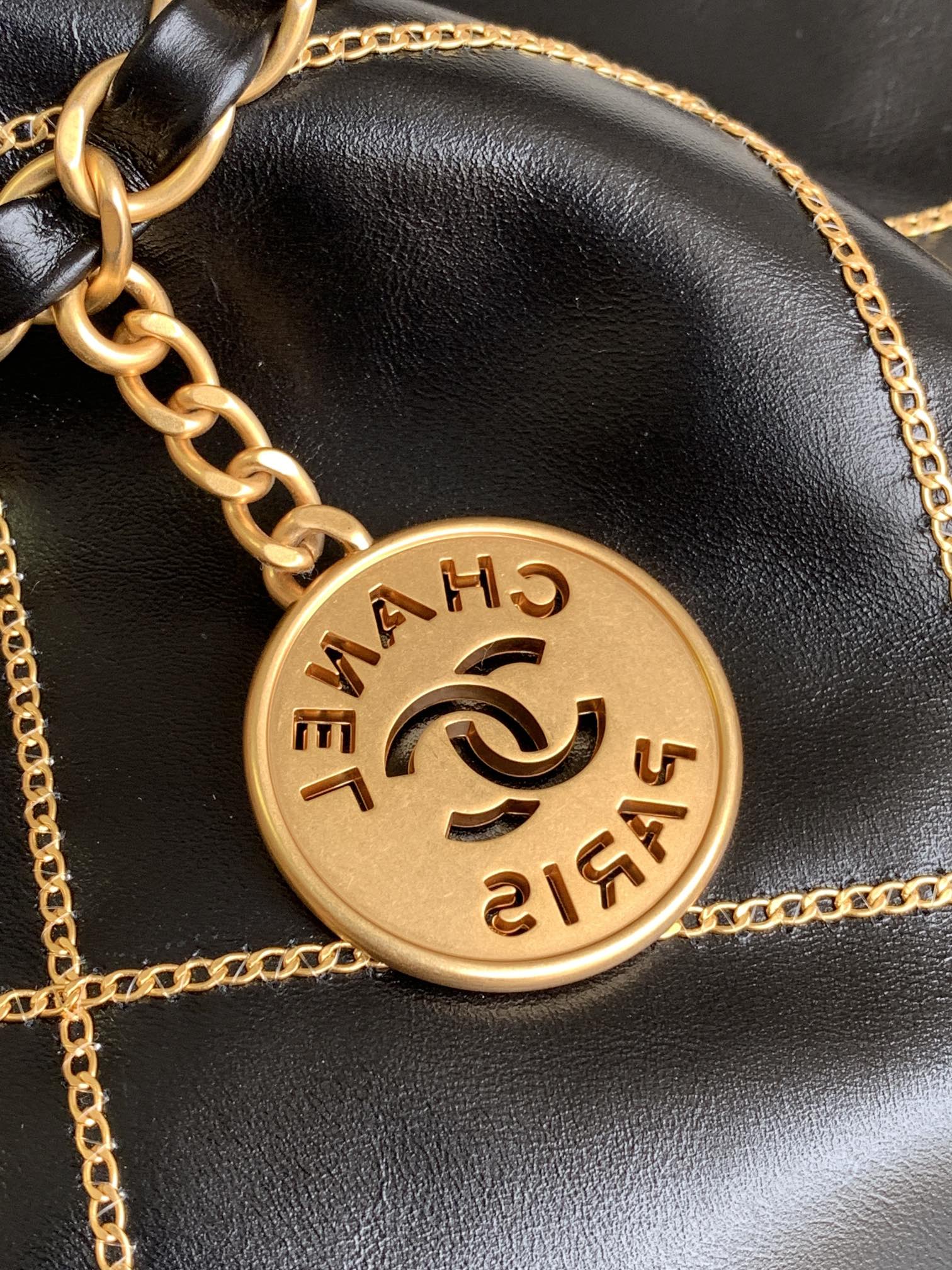 CHANEL 23B Black & Gold Chain 22 Bag Replica - DEEPREPS