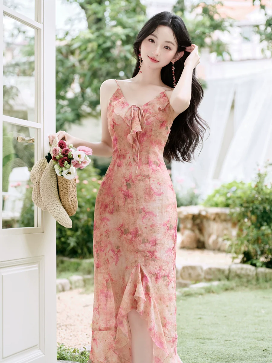 Bright women's clothing, great-looking pinched waist dress, pure desire, sexy hip-wrapped floral suspender skirt with cardigan suit.