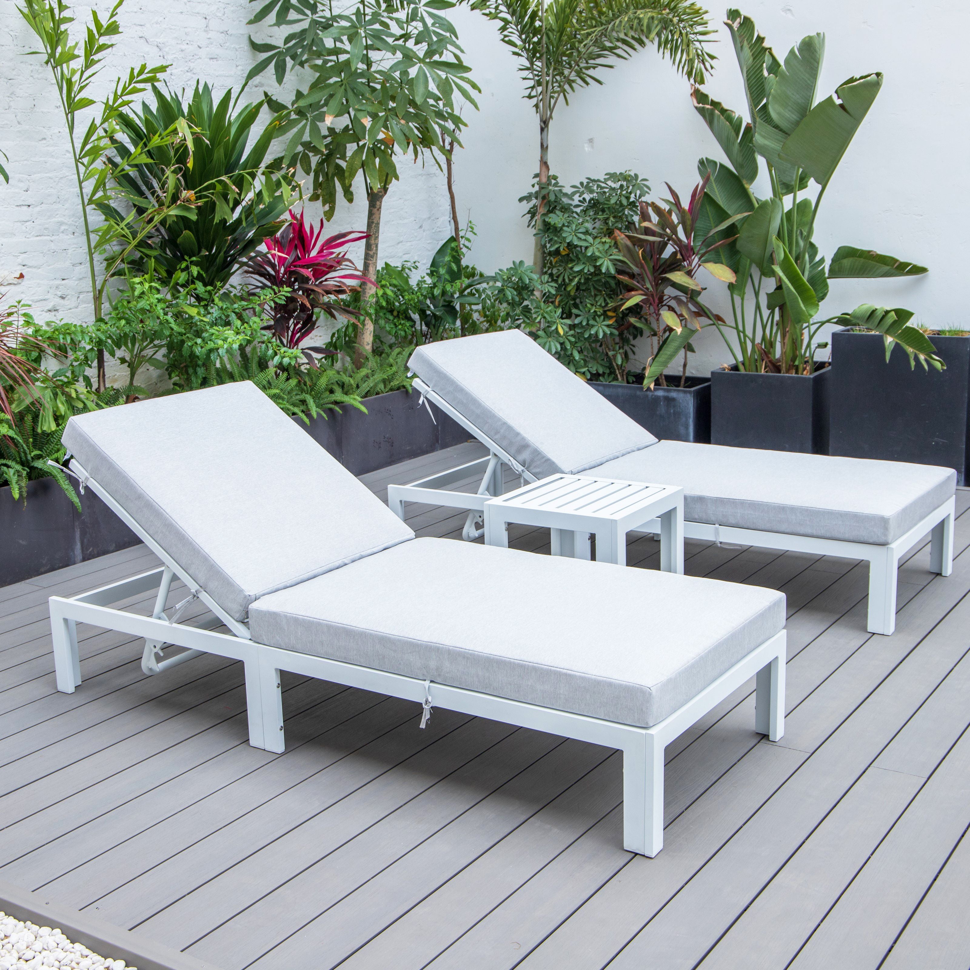 LeisureMod Chelsea Modern Outdoor White Chaise Lounge Chair Set of 2 With Side Table &a; Cushions