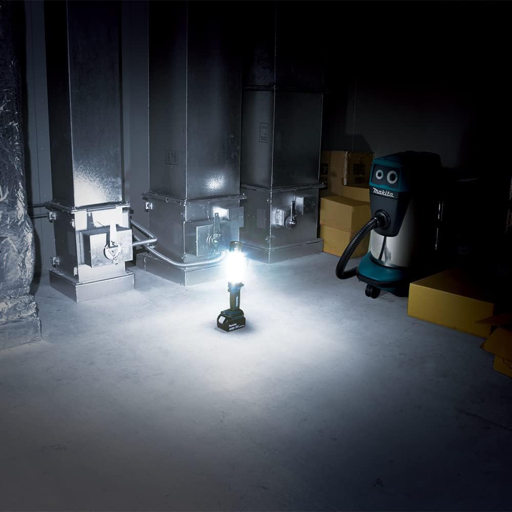 Makita DML806 18V LXT Lithium-Ion Cordless L.E.D. Lantern/Flashlight Tool