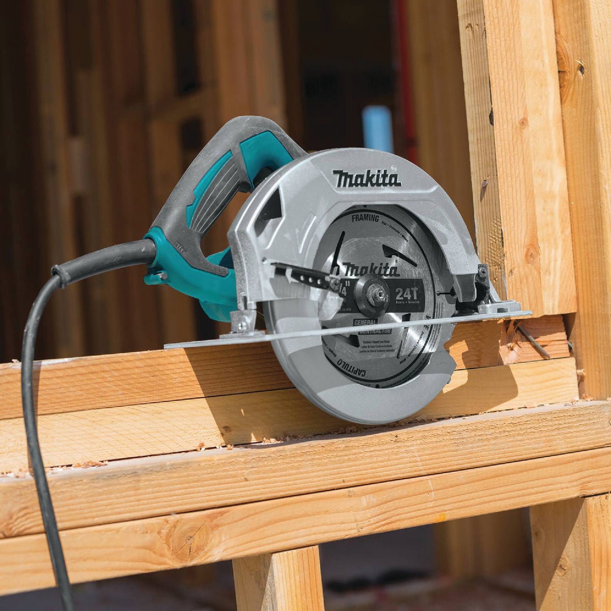 Makita HS7600 Makita 7-1/4 In. 10.5-Amp Circular Saw HS7600
