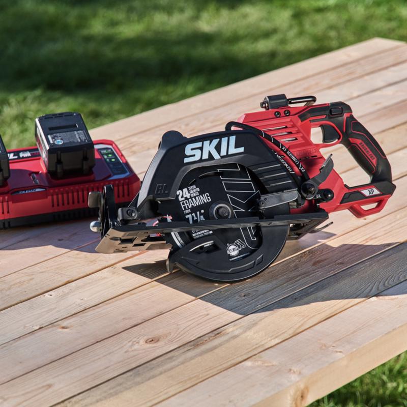 SKIL 20V 7-1/4 in. Cordless Brushless Circular Saw Kit (Battery &a; Charger)