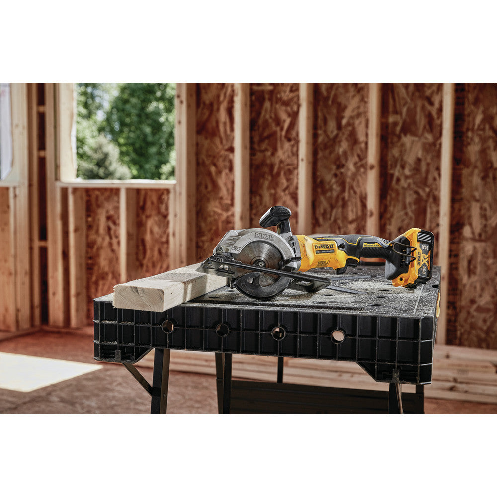 DeWalt DCS571P1 ATOMIC 20V MAX 5 Ah Brushless 4-1/2 in. Circular Saw Kit
