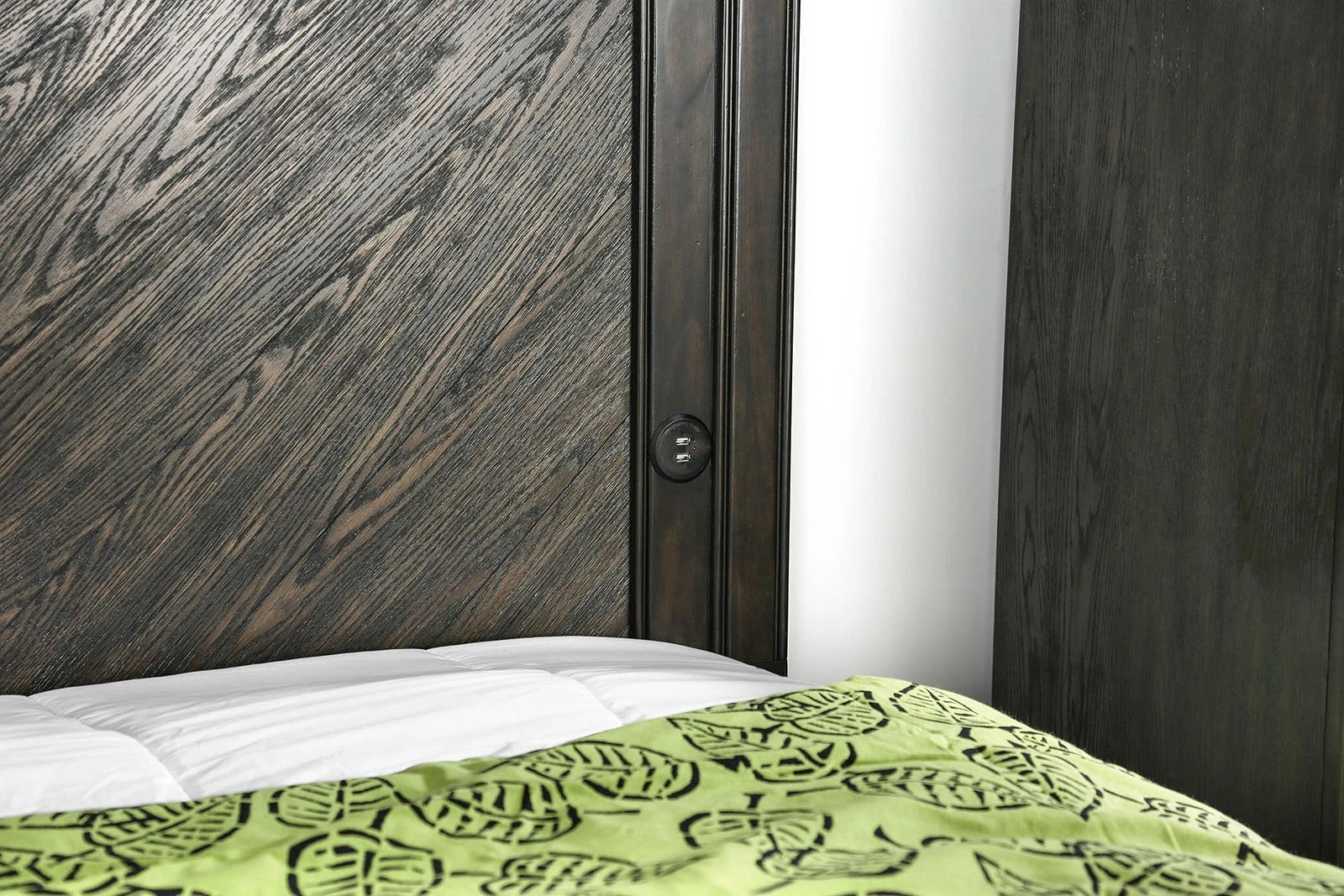 Esofastore Transitional Look Espresso Solid wood California King Size Bed 1pc Plank Design High HB Drawers FB Bedroom Furniture Veneers