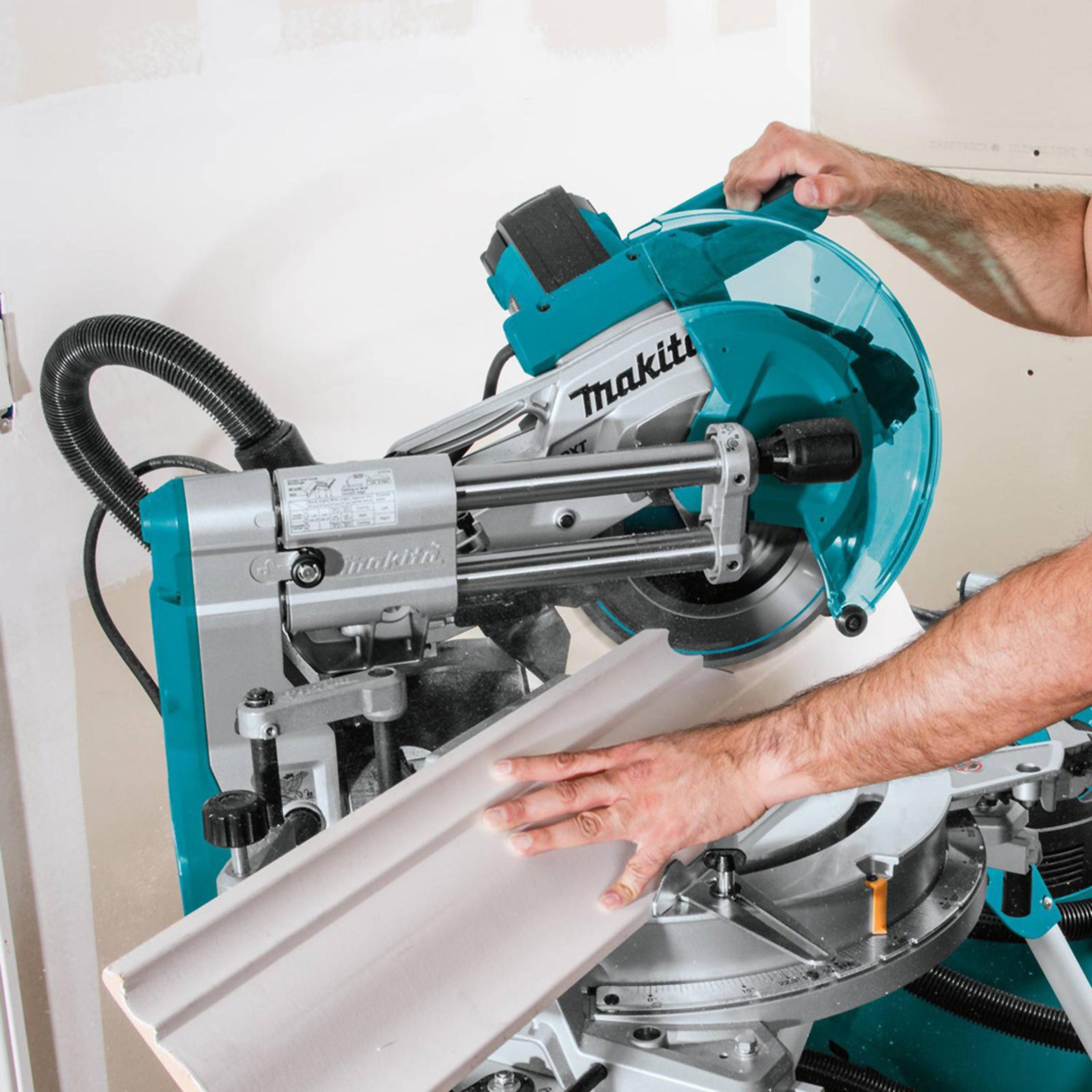 Makita  10 Dual Bevel Sliding Compound Miter Saw with Laser