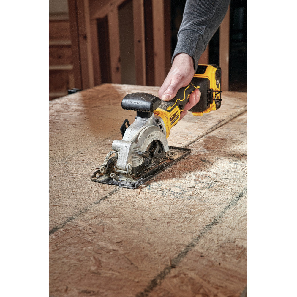 DeWalt DCS571P1 ATOMIC 20V MAX 5 Ah Brushless 4-1/2 in. Circular Saw Kit