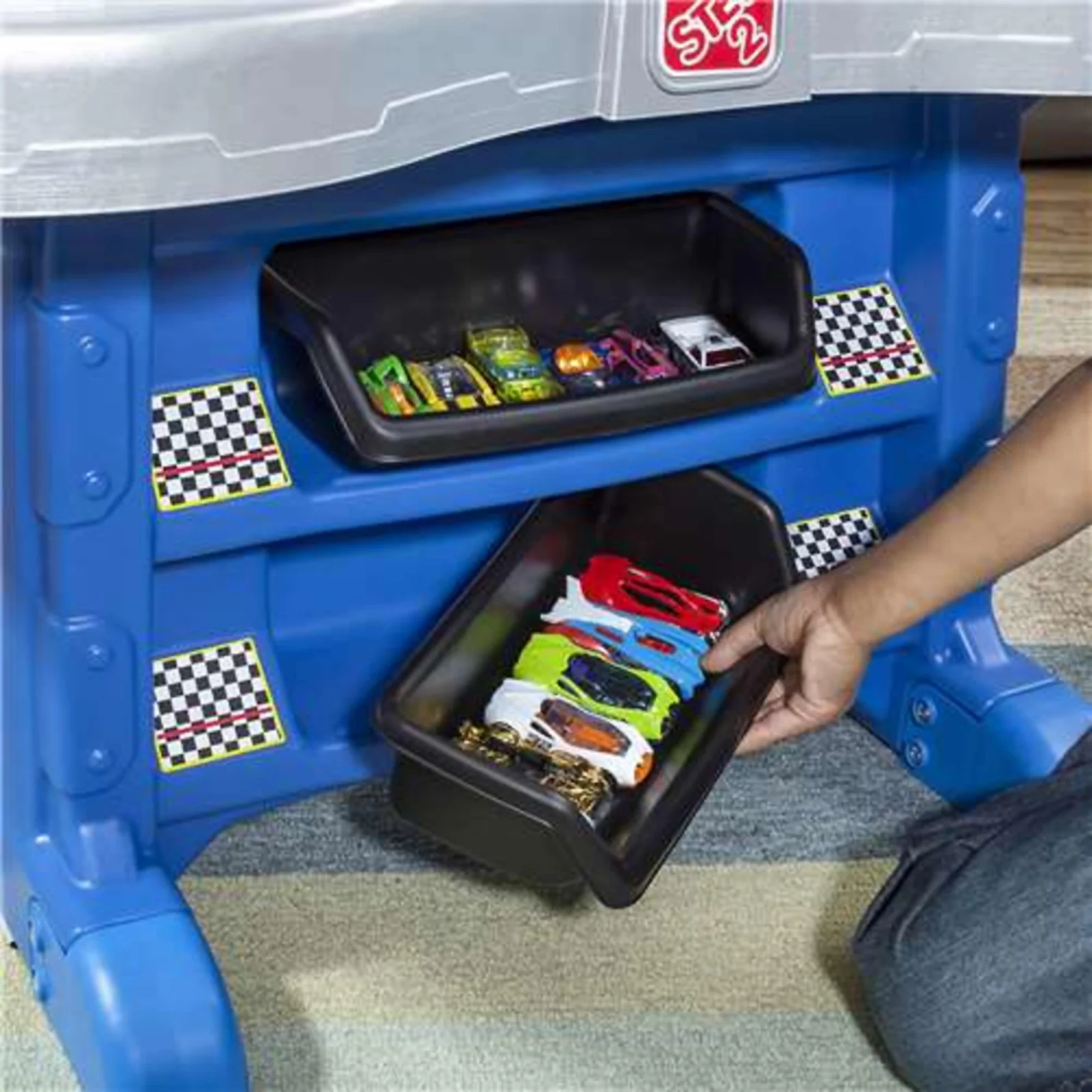 Step 2 Hot Wheels Road Rally Raceway with 2 Cars and Play Table