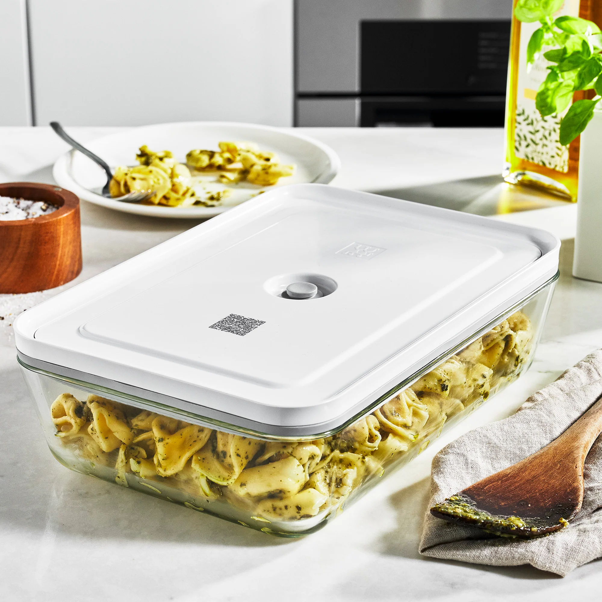 Zwilling Fresh &a; Save 32-pc Vacuum Sealer Machine Set, Sous Vide Bags, Meal prep, Airtight Food Storage Containers Glass