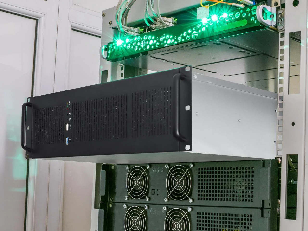 Rosewill RSV-Z3200U 3U Server Chassis Rackmount Case, 6x 3.5