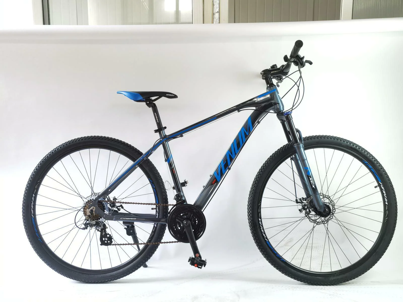 Venum Cobra 29" Hardtail Mountain Bike
