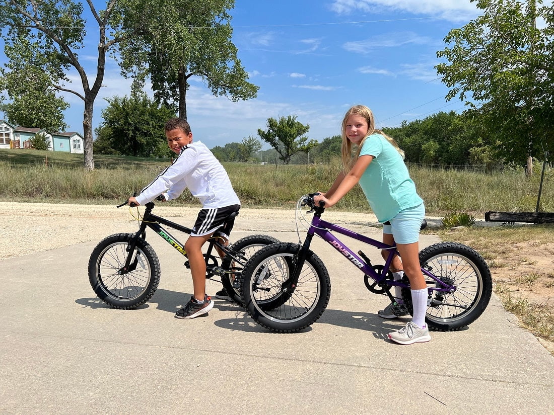 JOYSTAR 20 Inch Mountain Bike for Kids Ages 7-12 Year Old, 3-Inch Wide Knobby Tires, 7 Speed Shimano Drivetrain, Disc Brakes, Fat Tire Kids Bicycles for Boys Girls