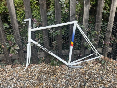 RALEIGH FLYER MENS RACING BICYCLE BIKE - WHITE - 23" FRAME