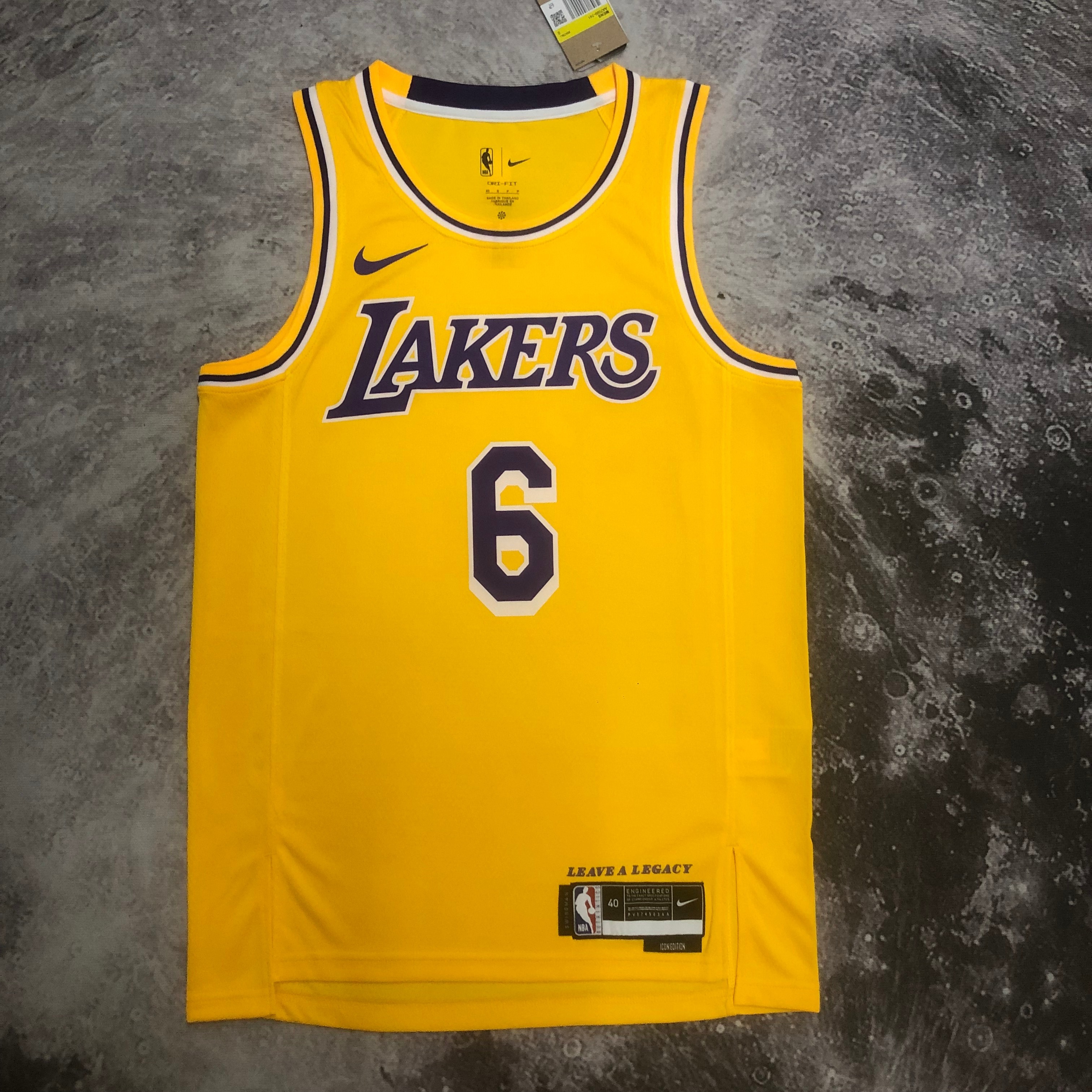 23 Lakers crewneck yellow # 6 James