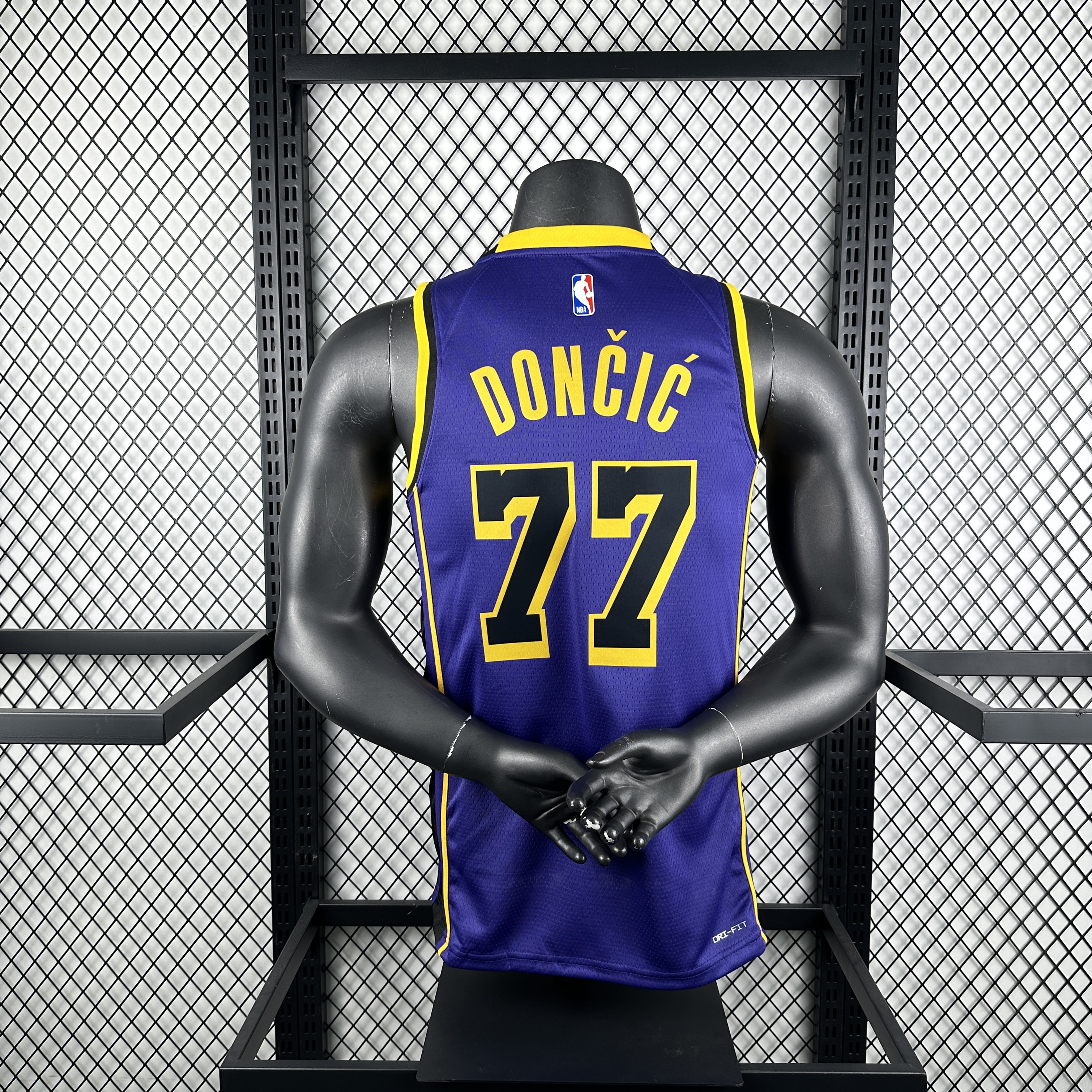 Lakers 23 Flyers # 77 Doncic