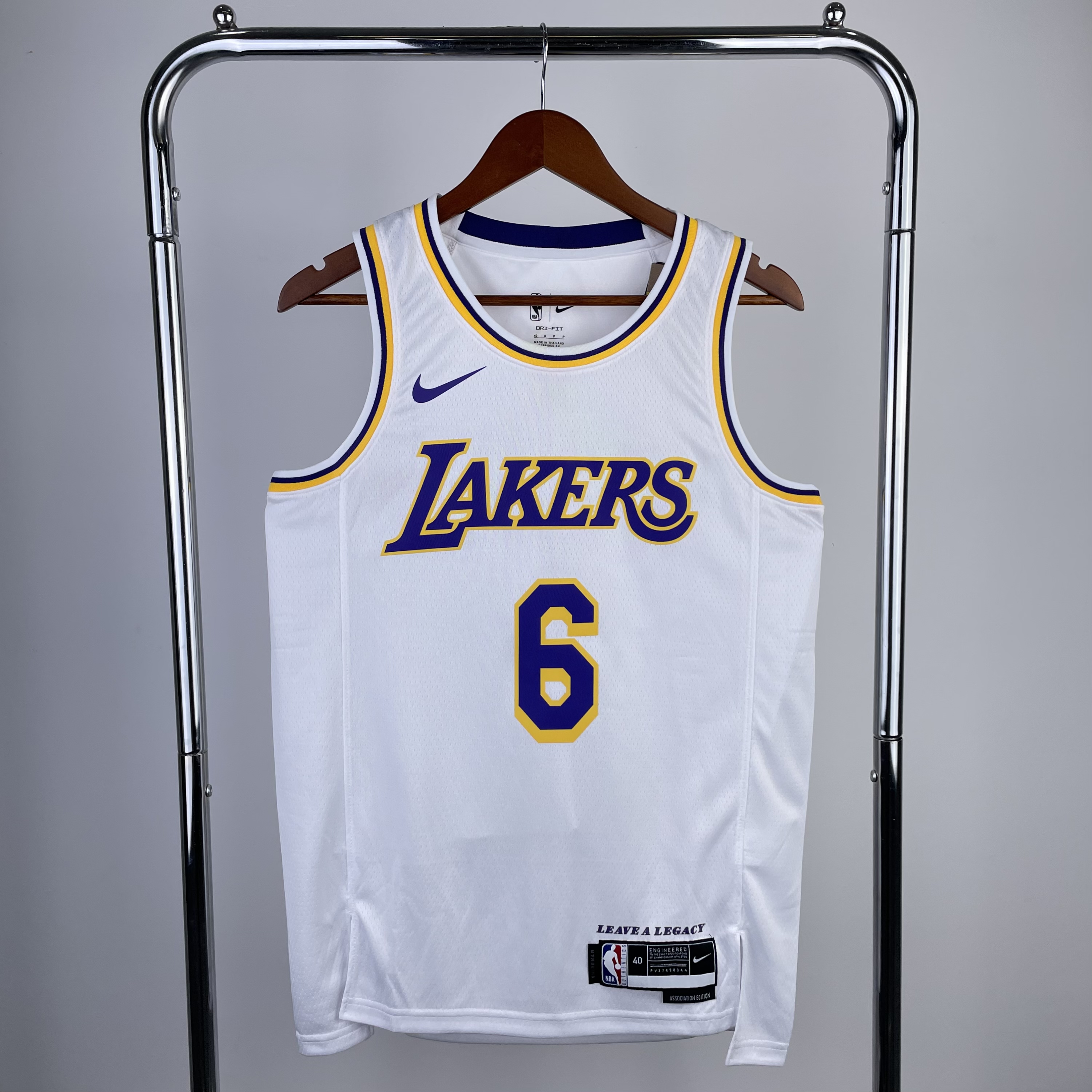 '23 Lakers crewneck white No. 6 James
