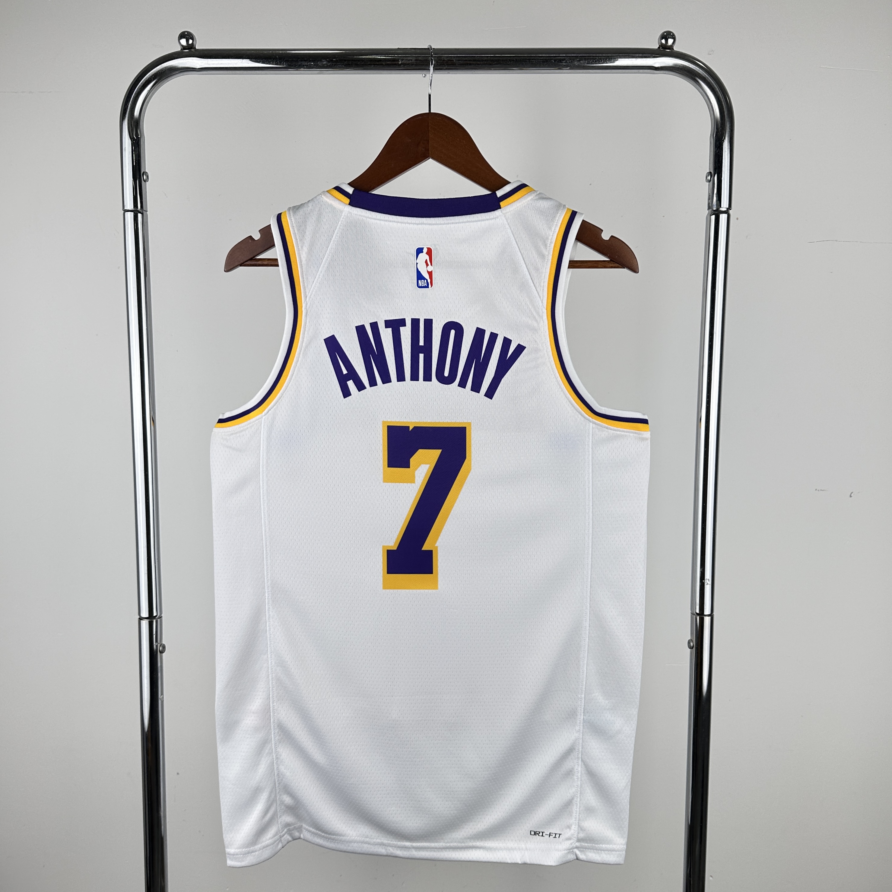 23 season Lakers crew neck white  7 Anthony