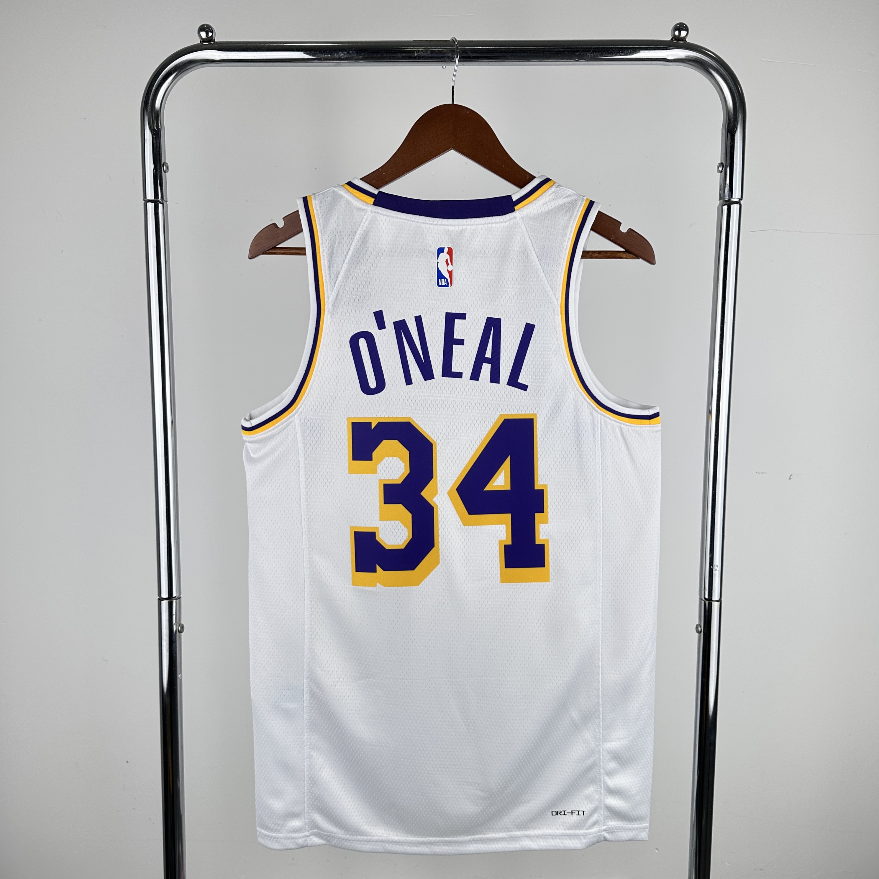 Lakers crewneck white 34 O 'Neal