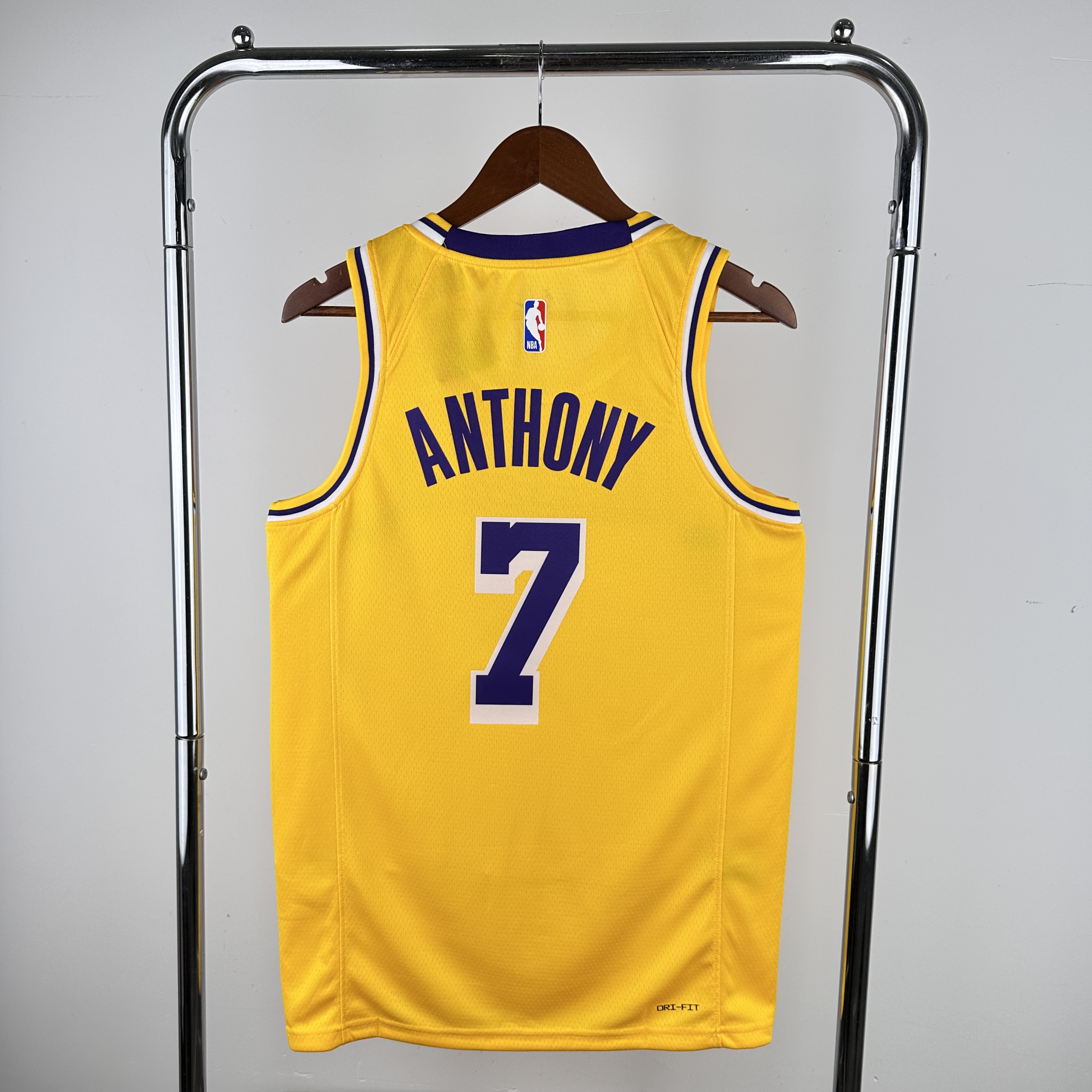 23 season Lakers crew neck yellow 7 Anthony