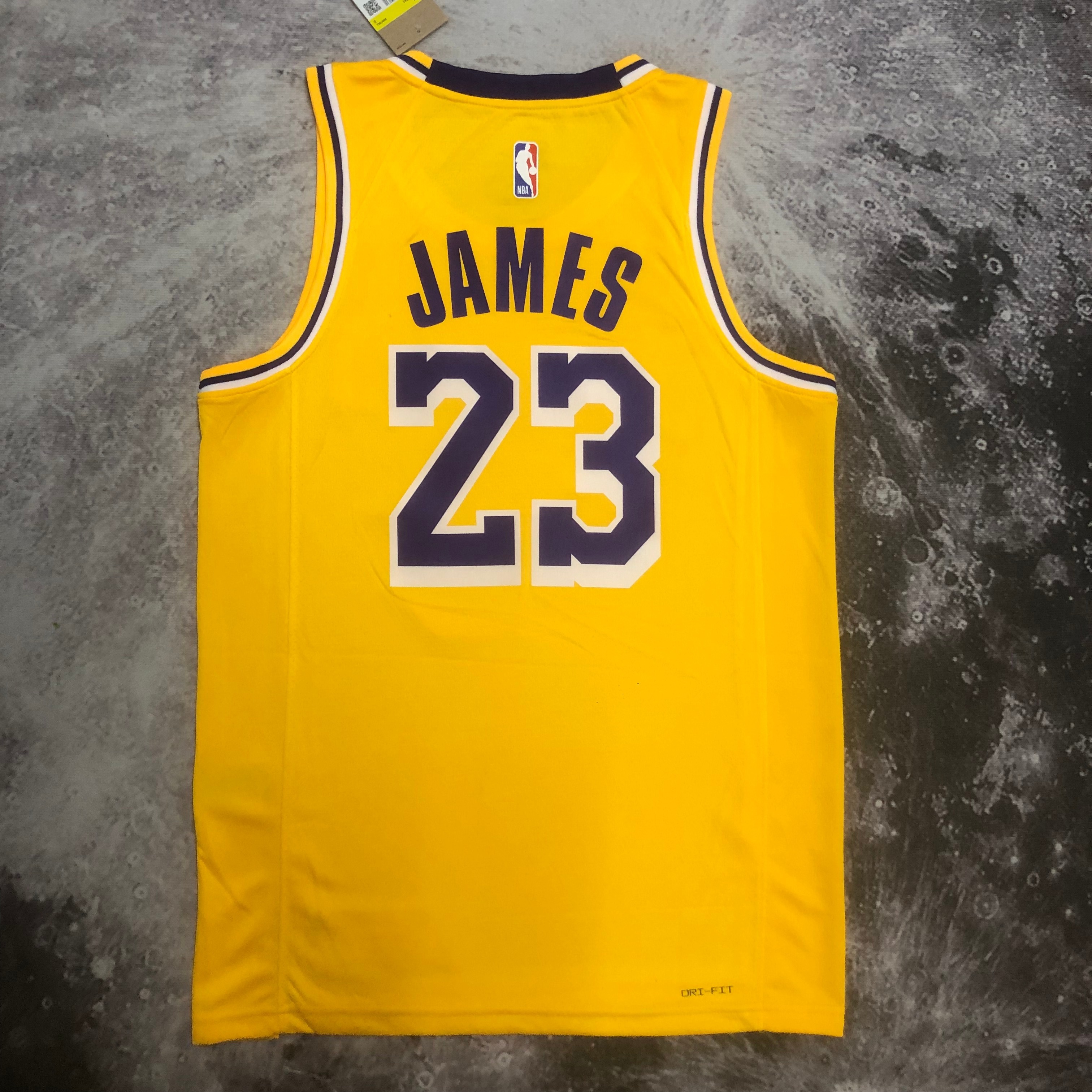 Lakers round neck yellow # 23 James