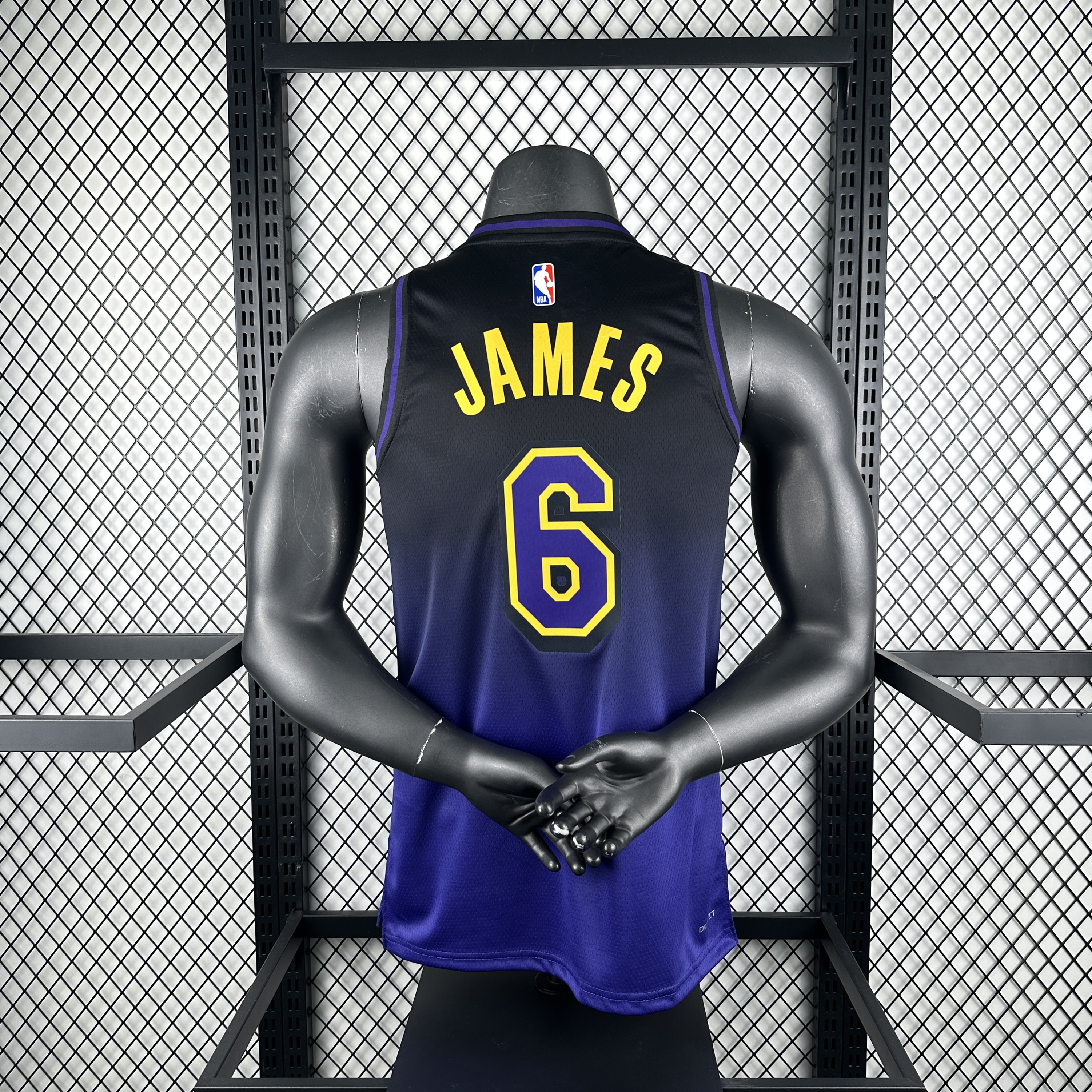 25 season Lakers City Edition # 6 James