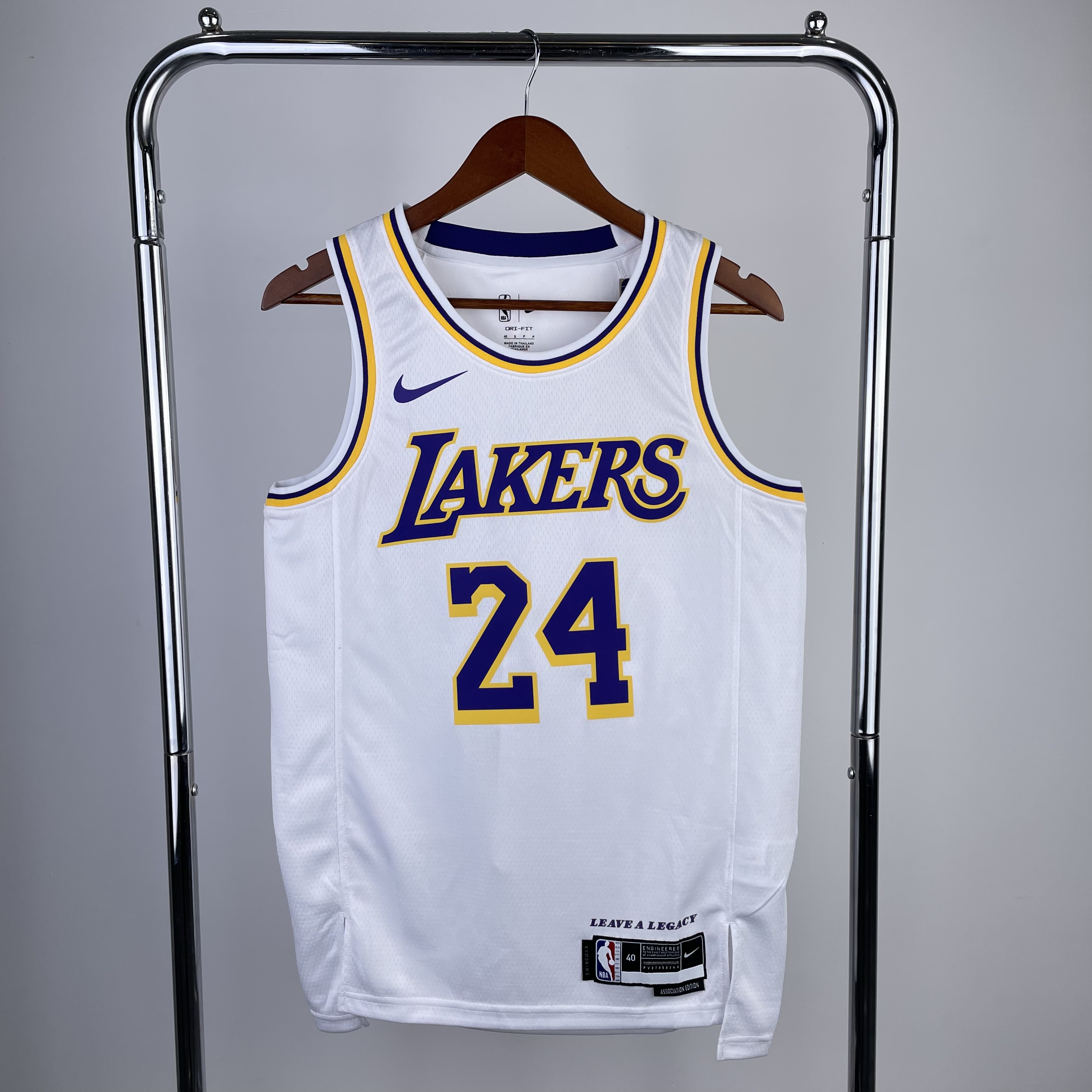 23 season Lakers crewneck white 24 Bryant