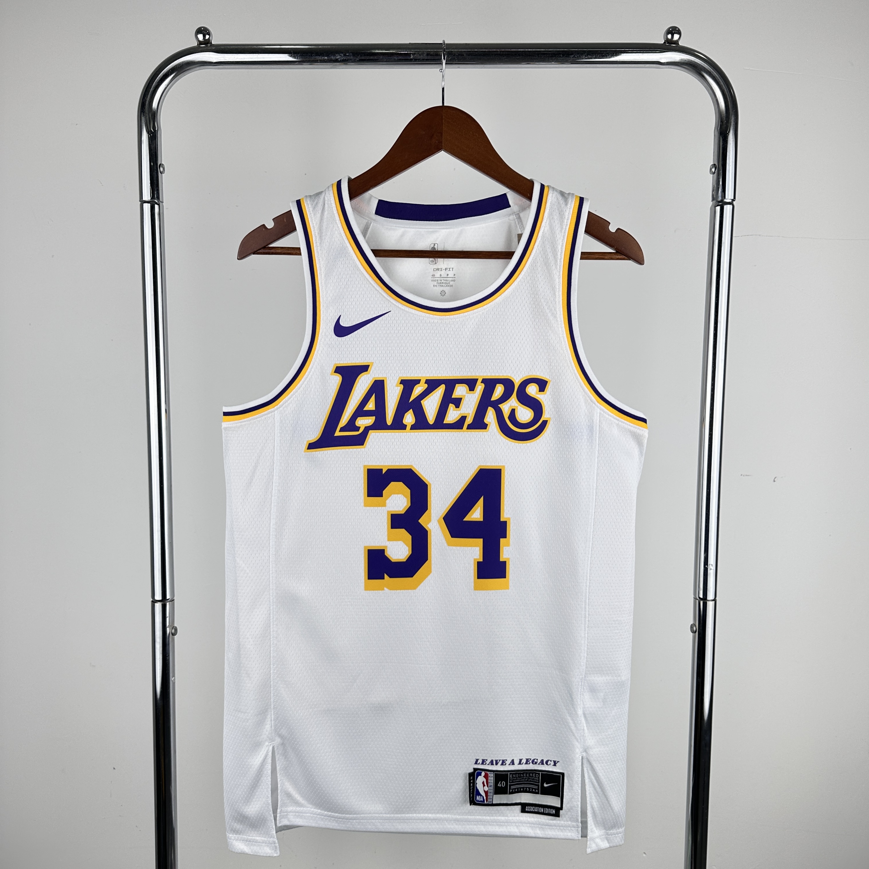Lakers crewneck white 34 O 'Neal