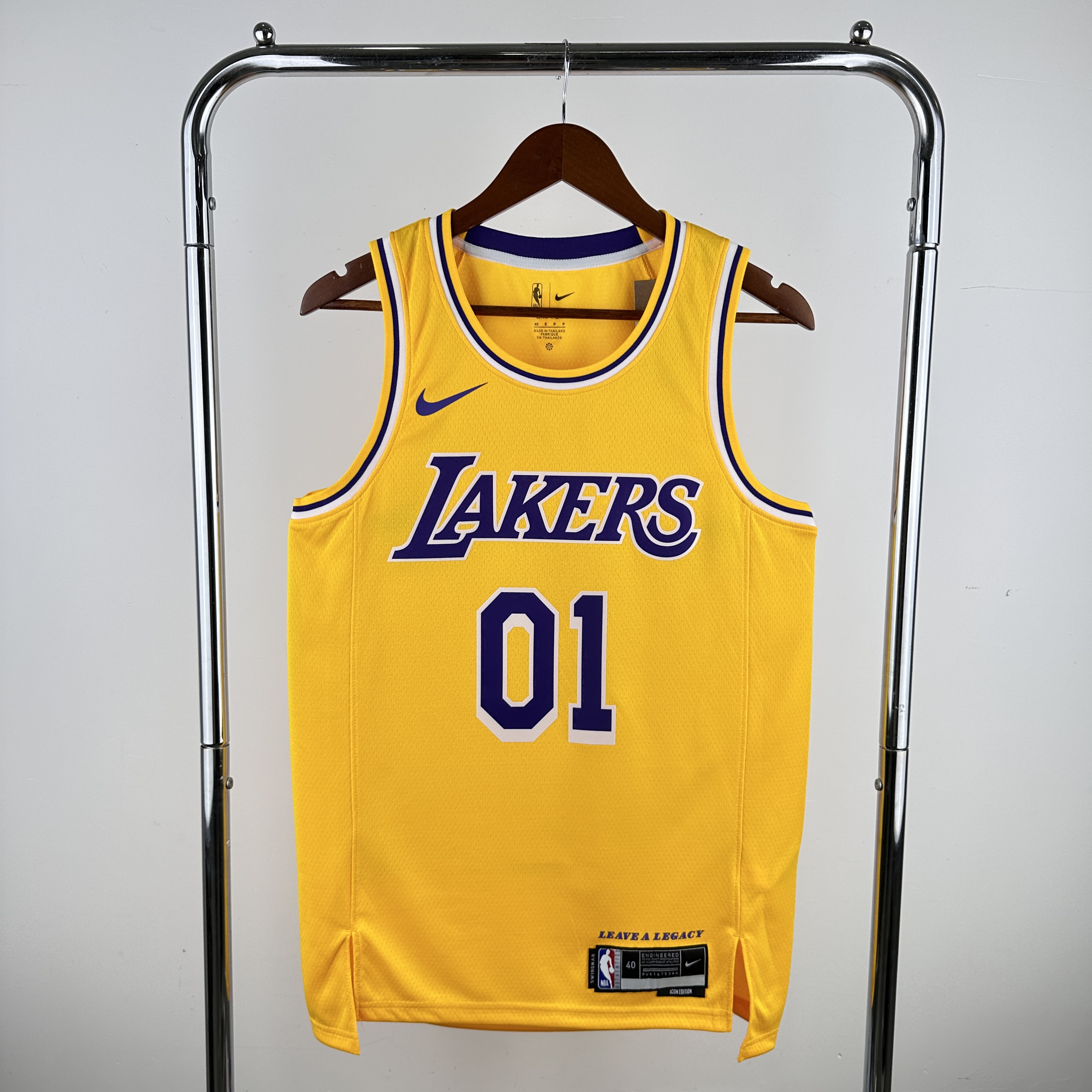 LE SSERAFIM Lakers model 01 EUNCHAE