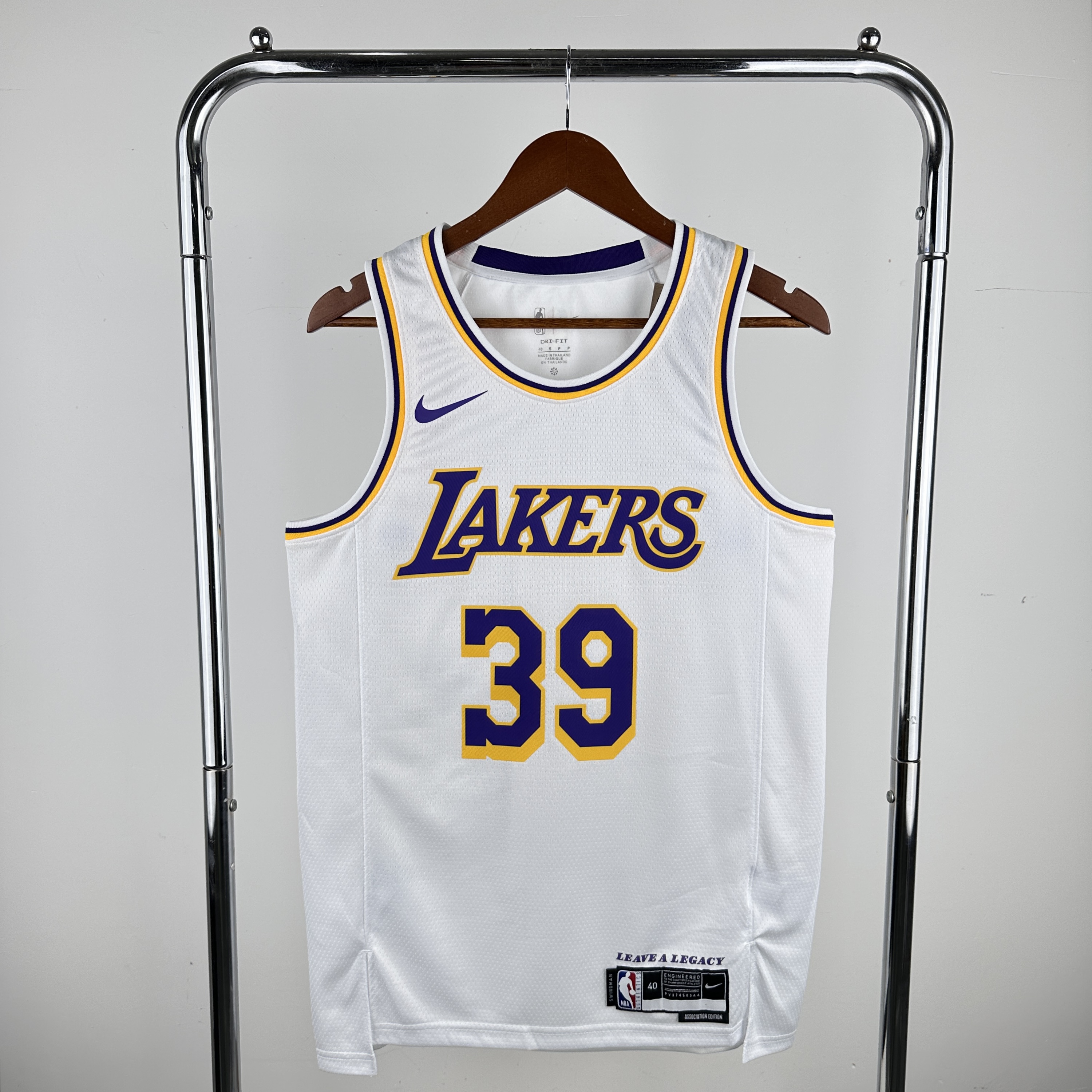 Lakers crew neck white # 39 Howard