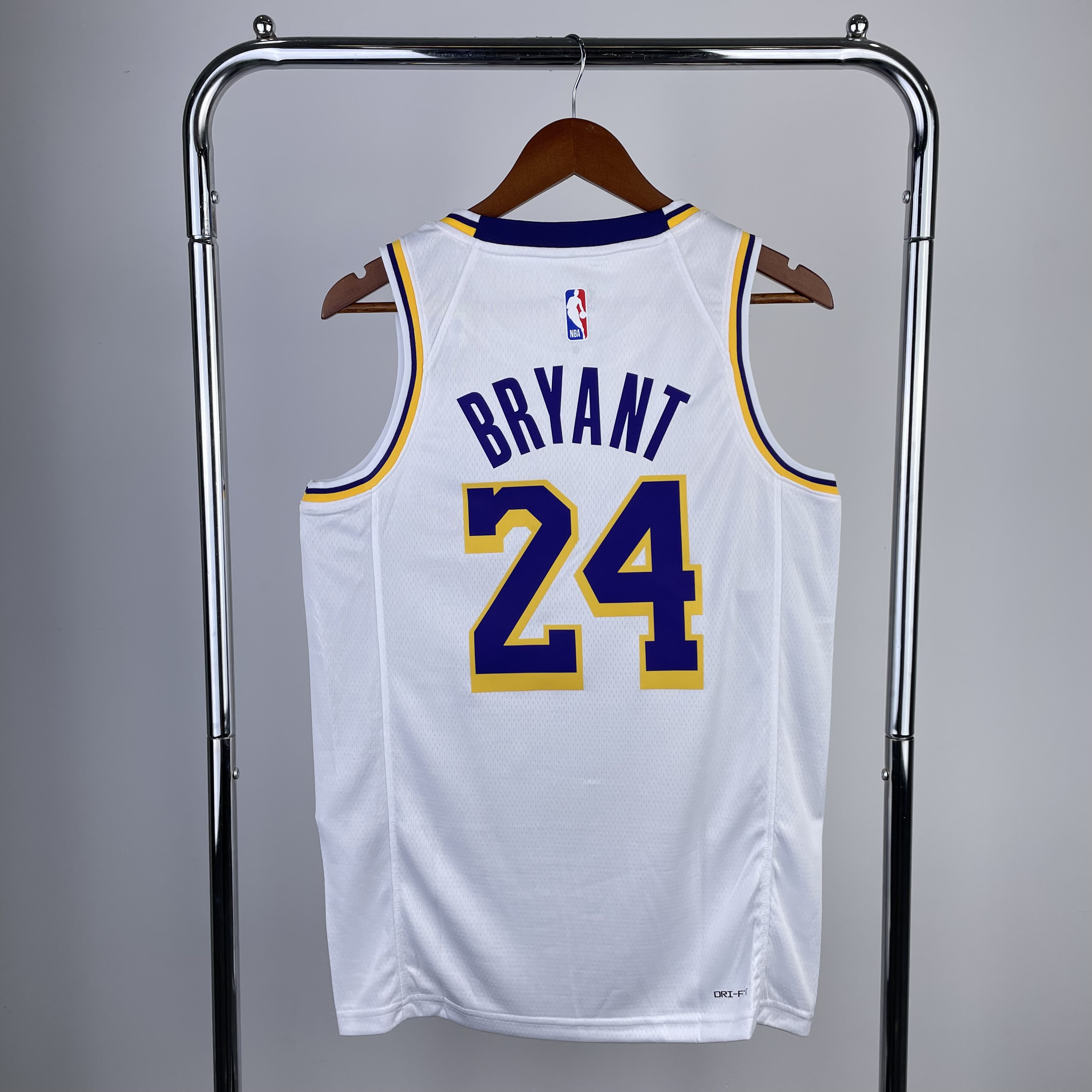 23 season Lakers crewneck white 24 Bryant